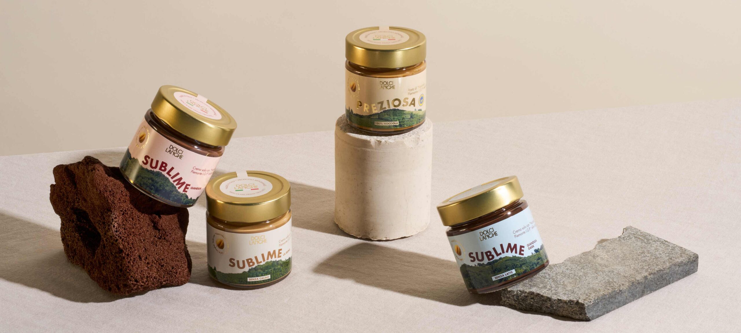 crema-di-nocciole-su-fetta-di-pane-DOLCI-LANGHE-igp-piemonte_CIOCCOLATA